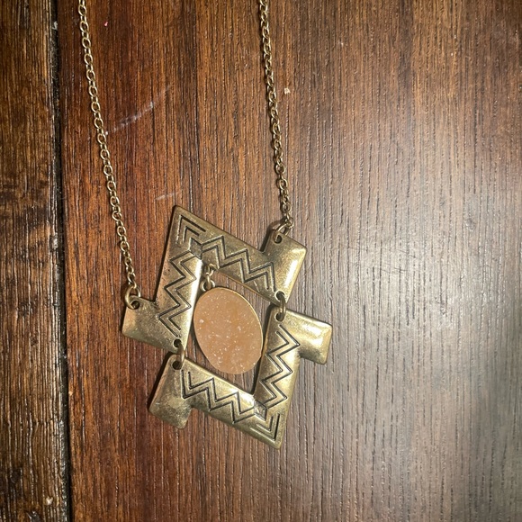 Sale‼️Long Gold Tone Fashion Necklace- EUC - Picture 5 of 7